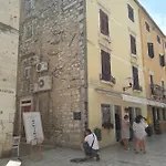 Agora Apartment *