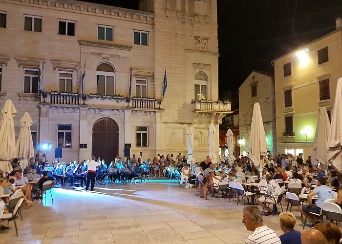 Agora * Ζαντάρ